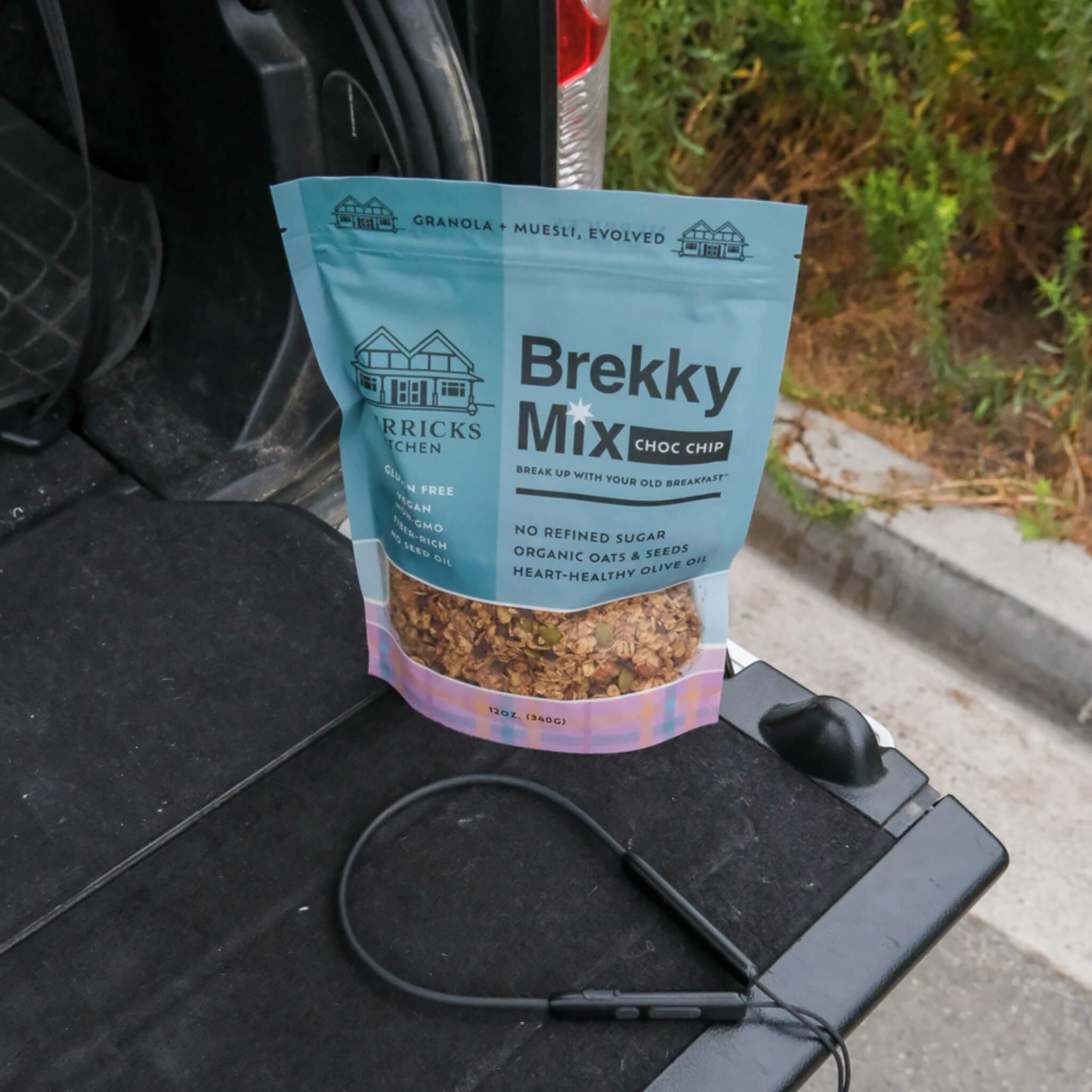 Brekky Mix Choc Chip -healthy chocolate granola for active people by Merricks Kitchen